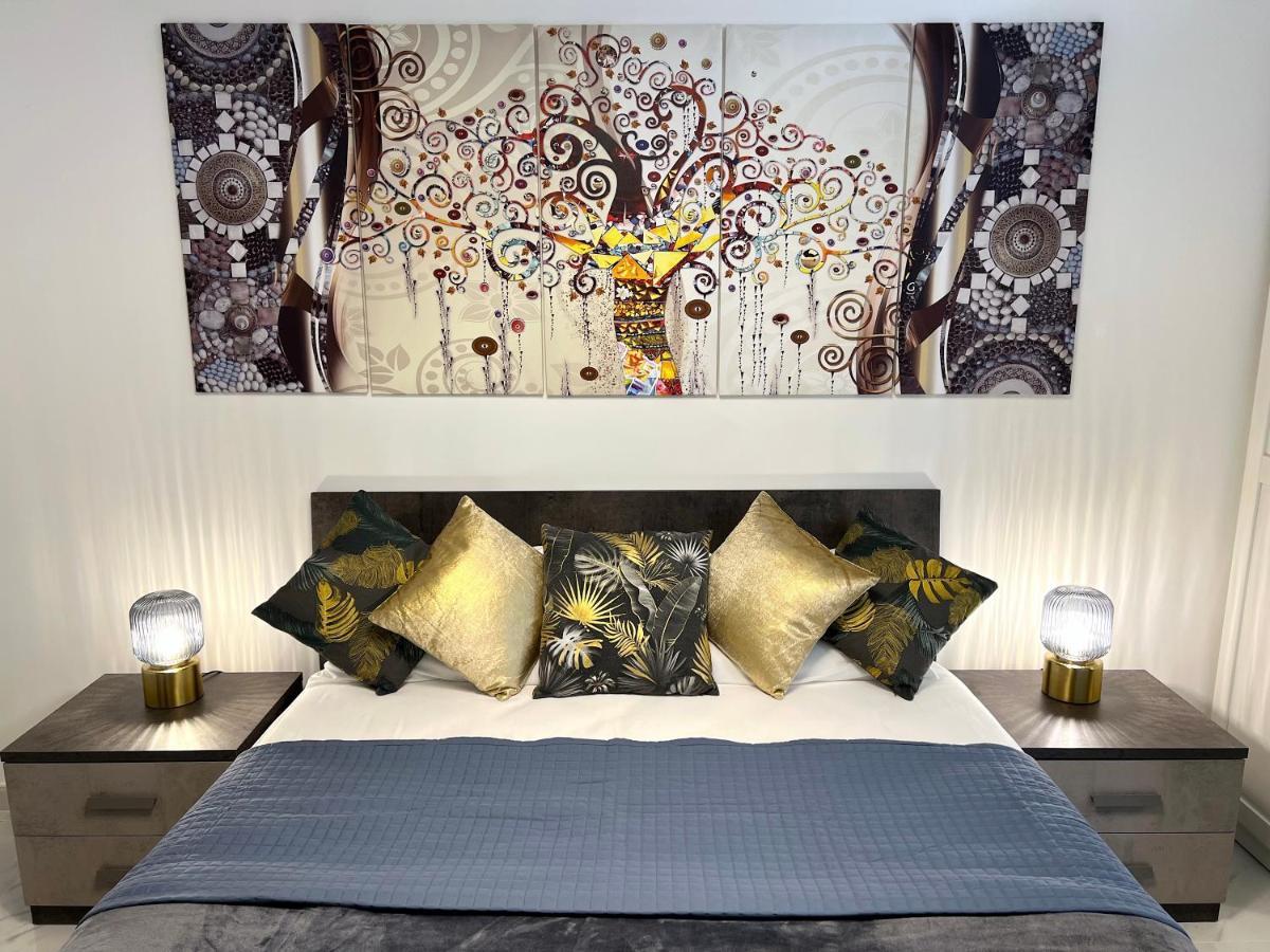 Fellini Aparthotel *